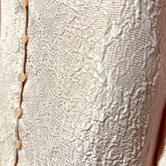 DIVIDED Elegant Pink Textured Top With Ruffled Bottom - Picture 3 of 4